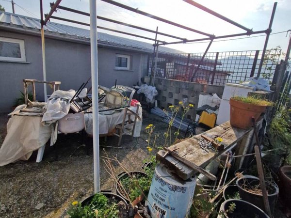 locale commerciale in vendita a Genova in zona Bolzaneto