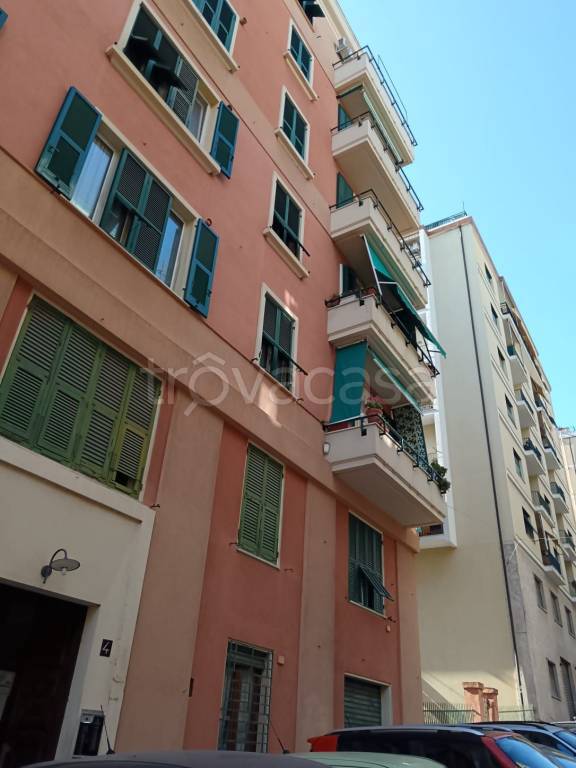 appartamento in vendita a Genova in zona Sestri Ponente