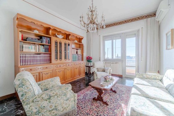 appartamento in vendita a Genova in zona Sestri Ponente