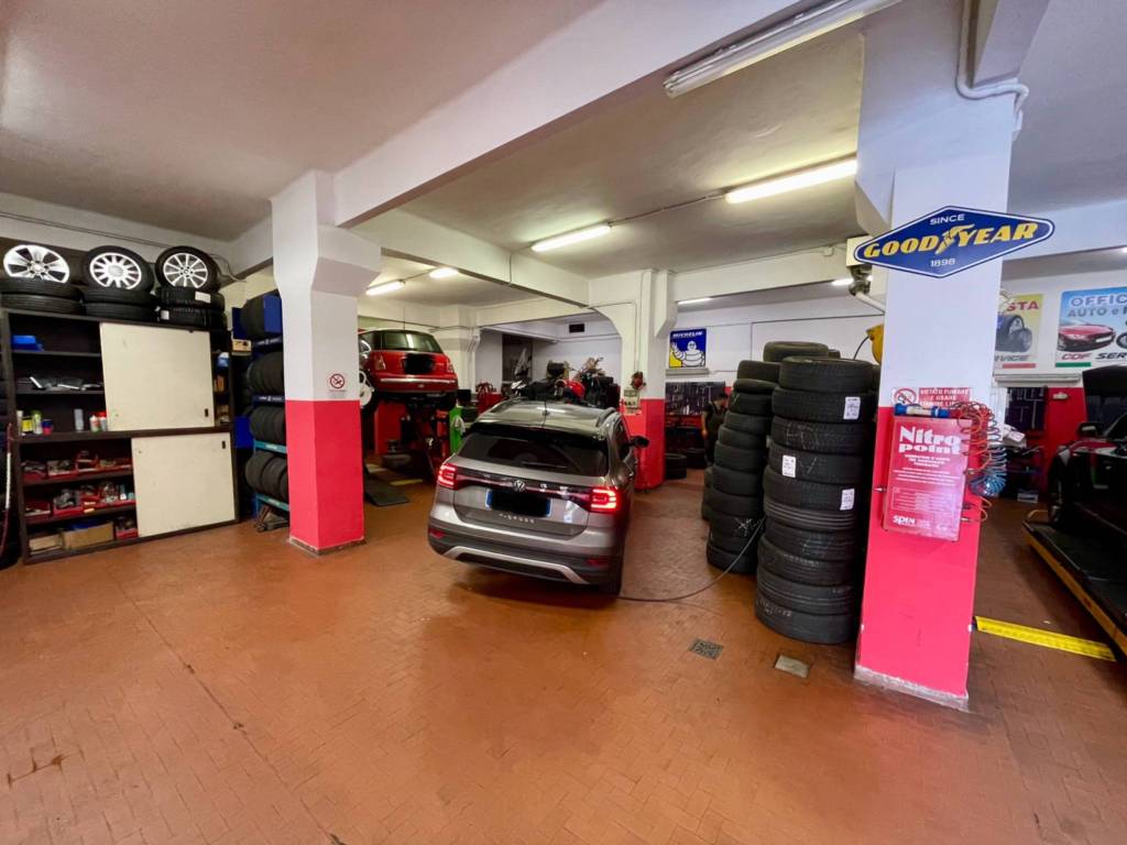 negozio in vendita a Genova in zona Sampierdarena