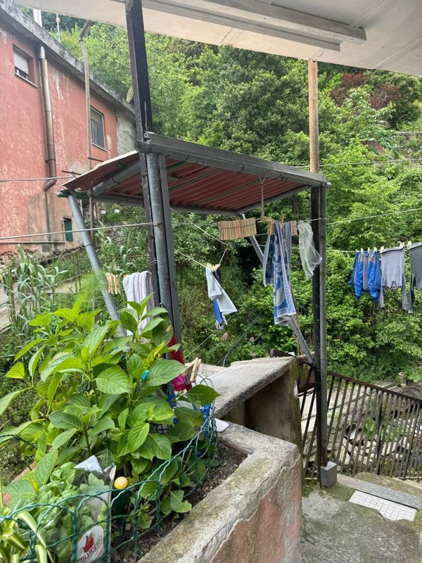 casa indipendente in vendita a Genova in zona Quezzi
