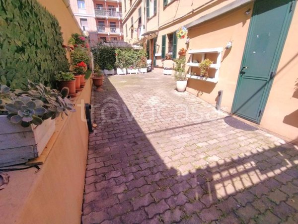 appartamento in vendita a Genova in zona Foce