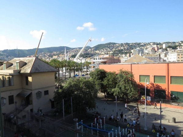 appartamento in vendita a Genova in zona Sottoripa / Maddalena / Molo