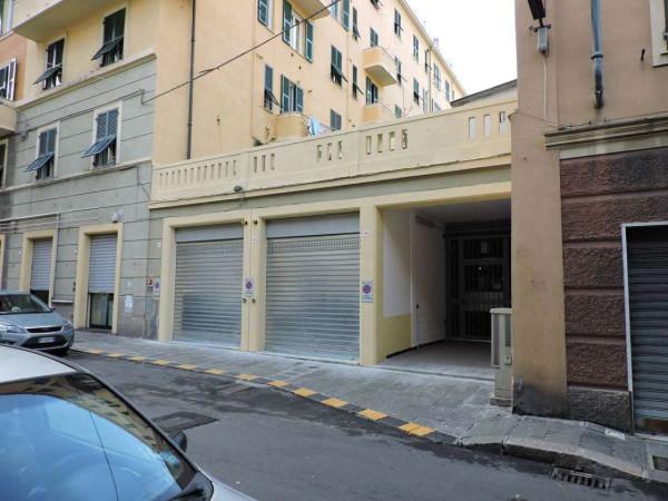 negozio in vendita a Genova in zona Sampierdarena