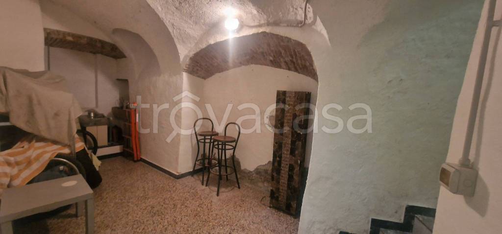locale di sgombero in vendita a Genova in zona Sottoripa / Maddalena / Molo