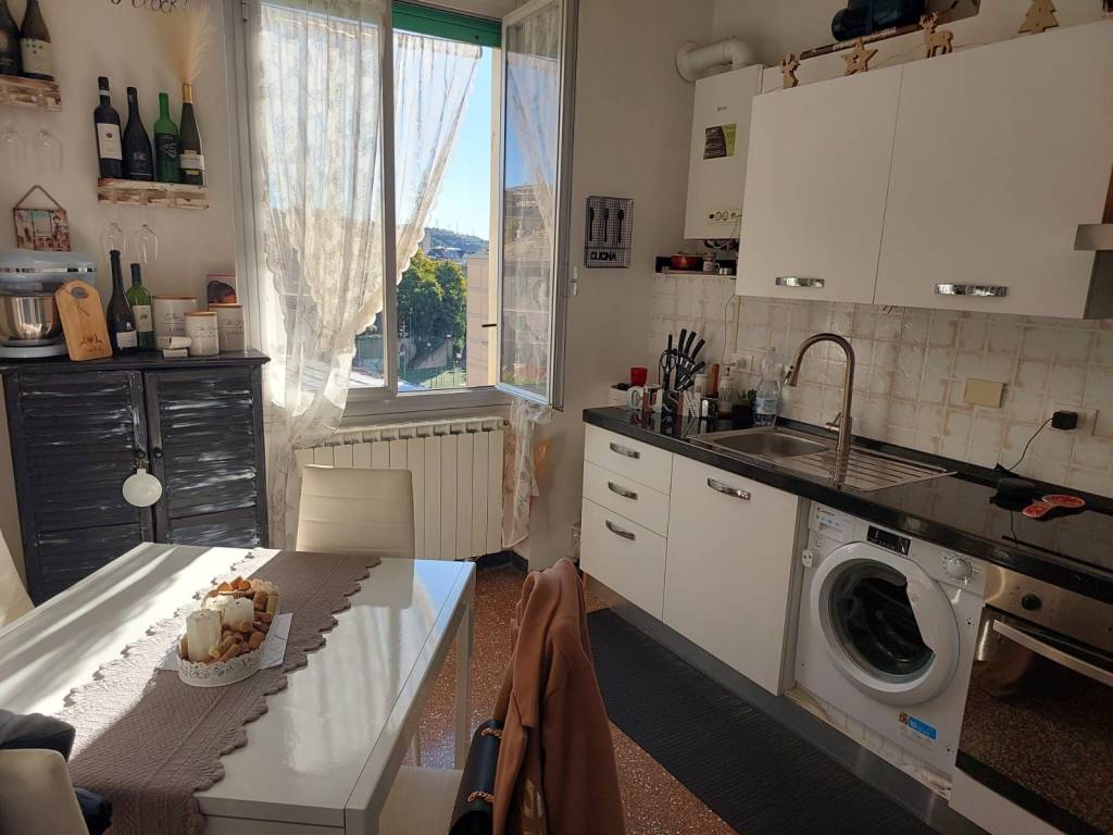 appartamento in vendita a Genova in zona Sestri Ponente