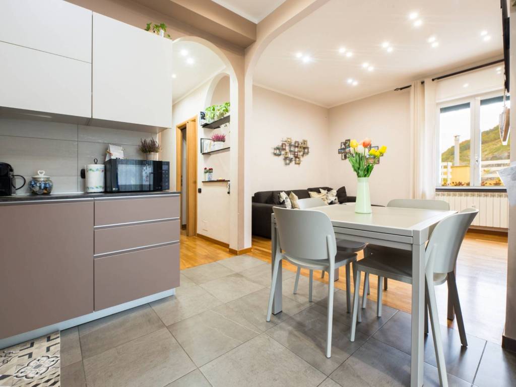 appartamento in vendita a Genova in zona Molassana