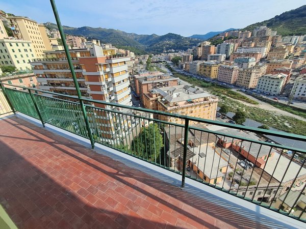 appartamento in vendita a Genova in zona Staglieno
