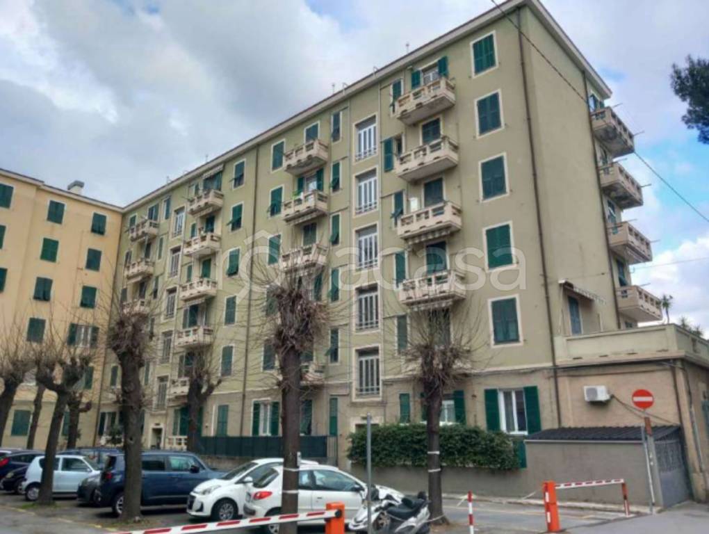 appartamento in vendita a Genova in zona Sestri Ponente
