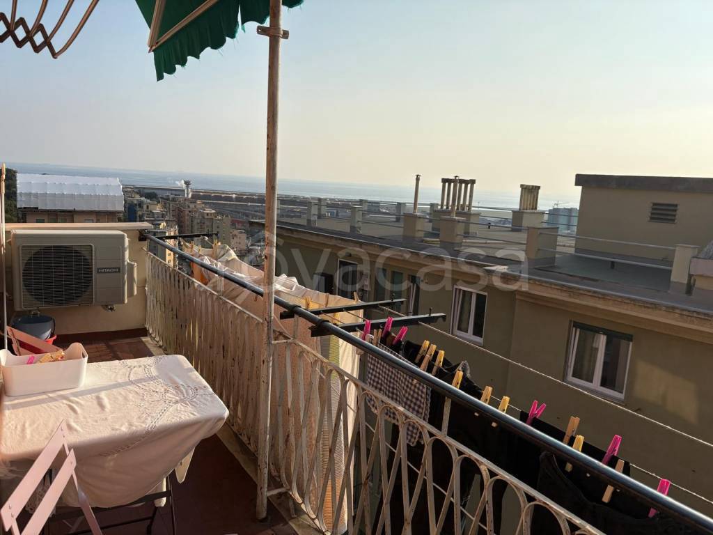 appartamento in vendita a Genova in zona Sestri Ponente