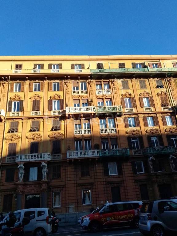 appartamento in vendita a Genova in zona Foce