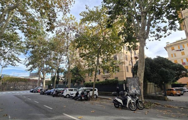 appartamento in vendita a Genova in zona Foce