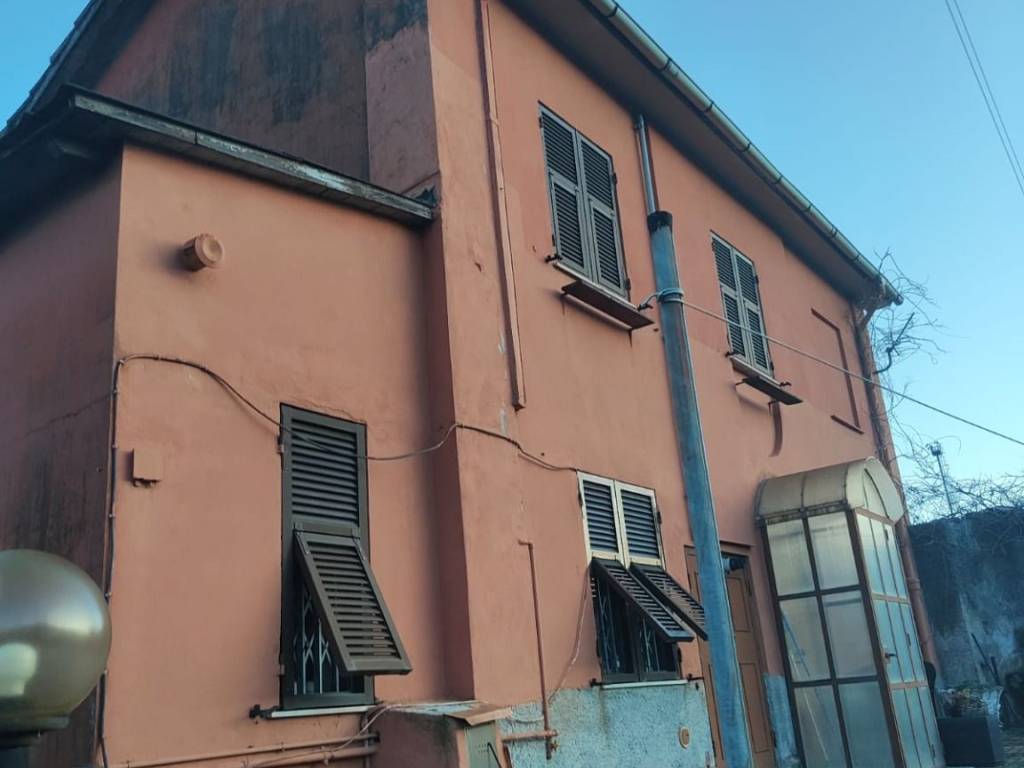 casa indipendente in vendita a Genova in zona Rivarolo