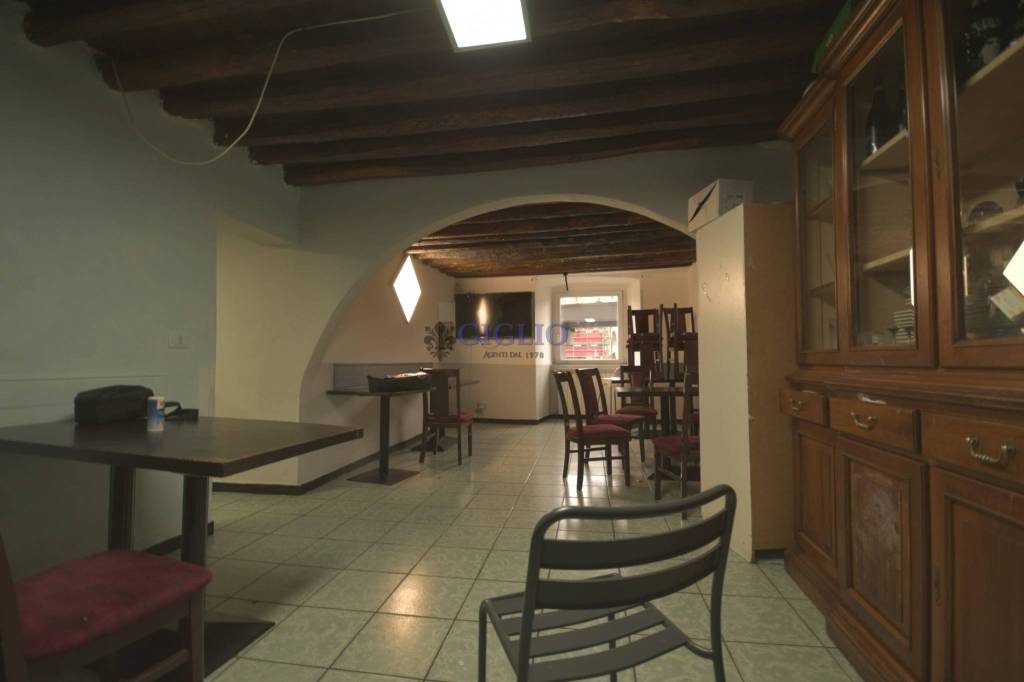 negozio in vendita a Genova in zona Sottoripa / Maddalena / Molo