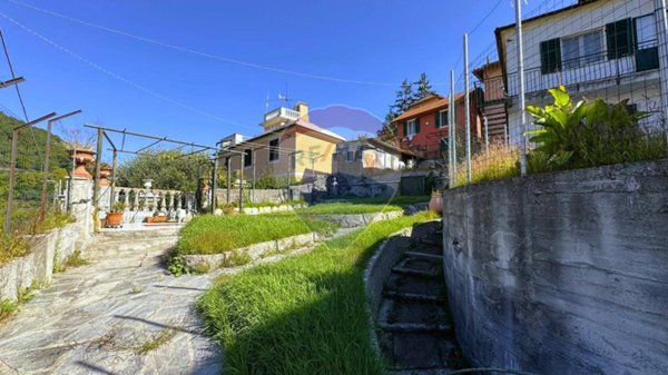 casa indipendente in vendita a Genova in zona San Gottardo/Sant'Eusebio