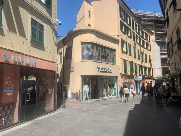 negozio in vendita a Genova in zona San Vincenzo
