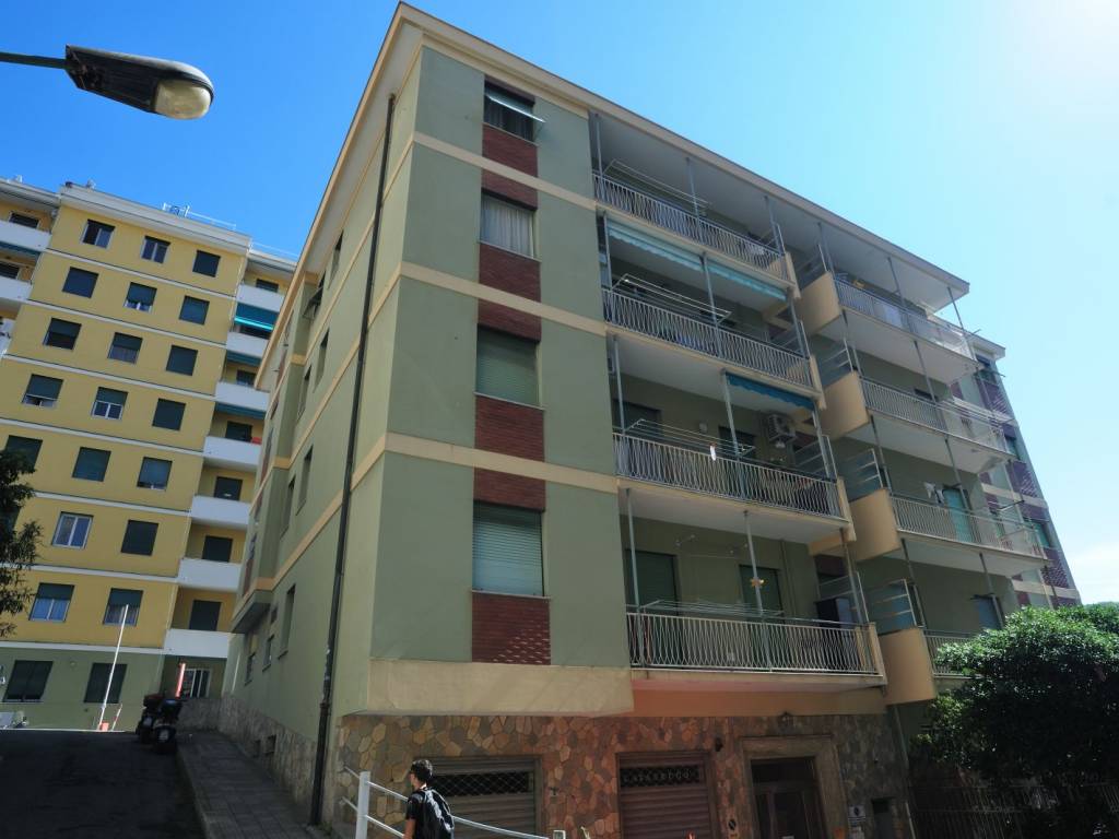 appartamento in vendita a Genova in zona Rivarolo