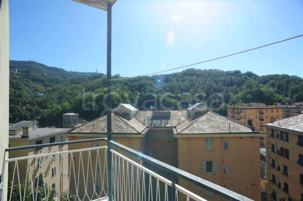 appartamento in vendita a Genova in zona Rivarolo