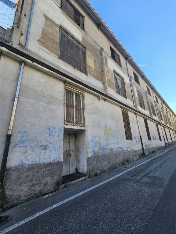 capannone in vendita a Genova in zona Sestri Ponente