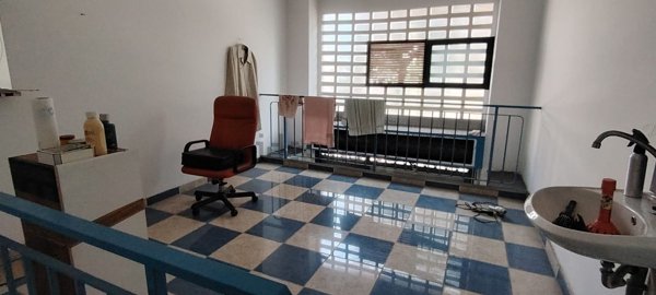 locale commerciale in vendita a Genova in zona Nervi