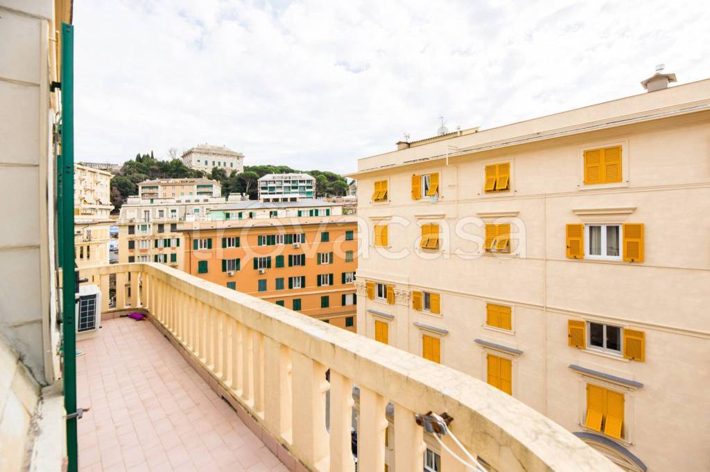 appartamento in vendita a Genova in zona Foce