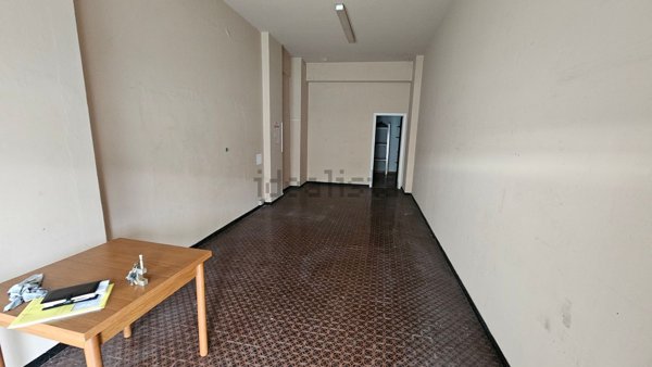locale commerciale in vendita a Genova in zona Staglieno