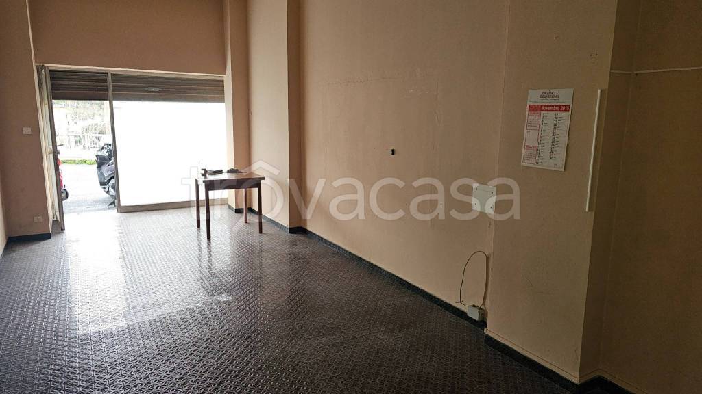 locale commerciale in vendita a Genova in zona Staglieno