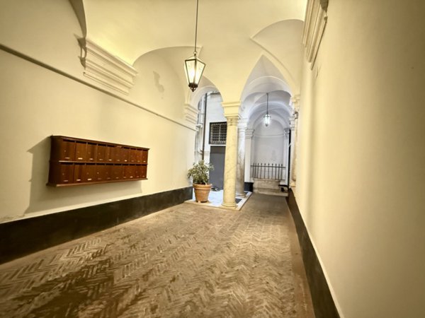 appartamento in vendita a Genova in zona Sottoripa / Maddalena / Molo