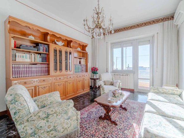 appartamento in vendita a Genova in zona Sestri Ponente