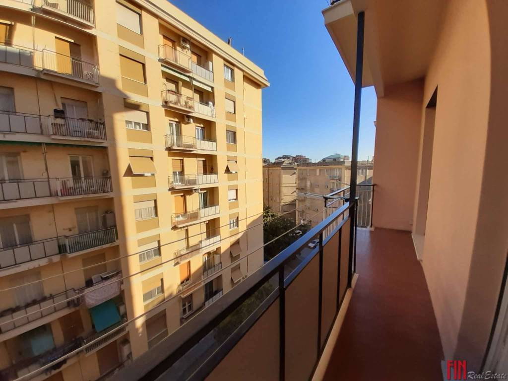 appartamento in vendita a Genova in zona Sestri Ponente