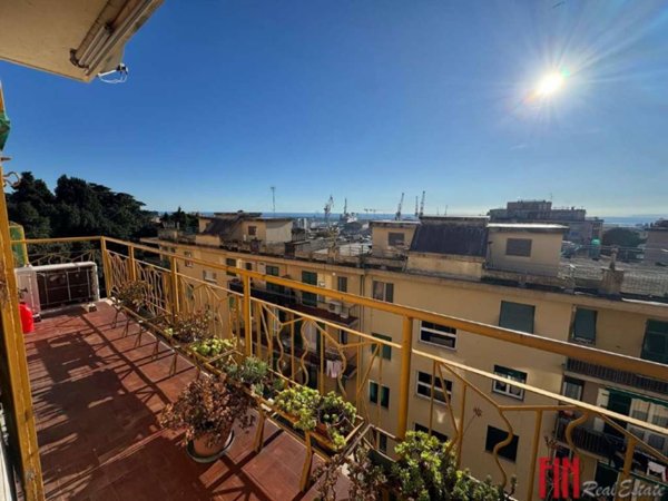 appartamento in vendita a Genova in zona Sestri Ponente