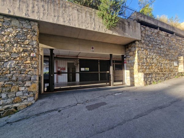 locale di sgombero in vendita a Genova in zona San Martino