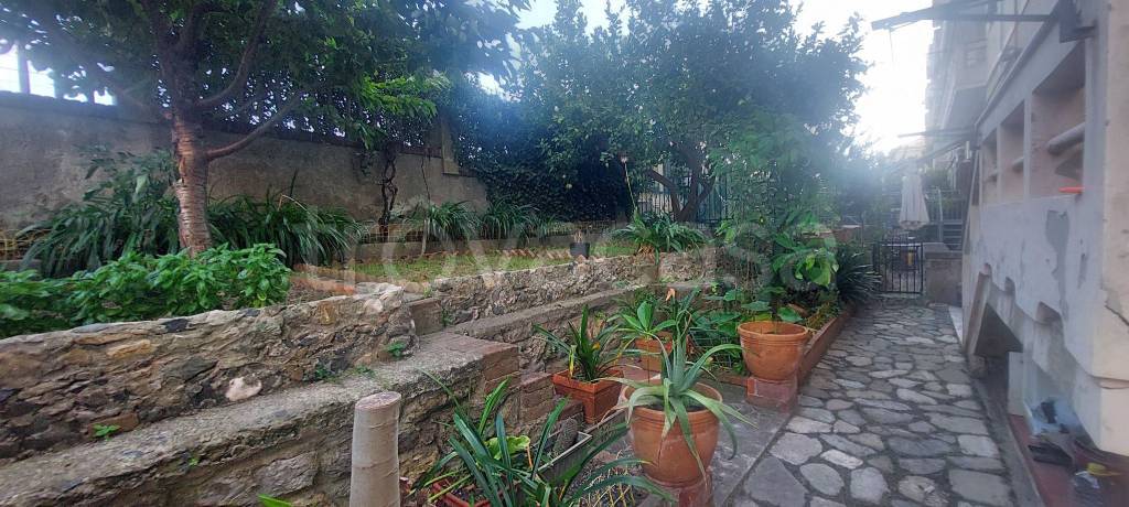 appartamento in vendita a Genova in zona Sestri Ponente