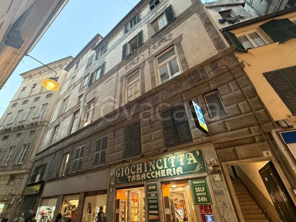 appartamento in vendita a Genova in zona Sottoripa / Maddalena / Molo