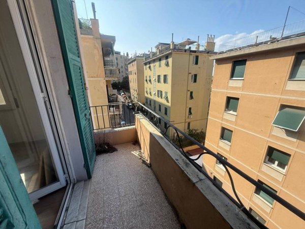 appartamento in vendita a Genova in zona Sestri Ponente