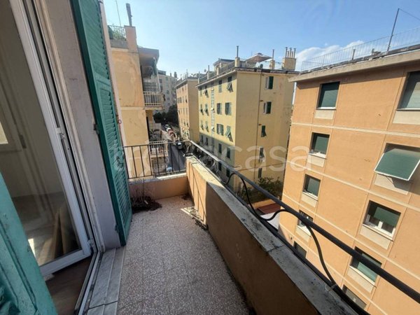 appartamento in vendita a Genova in zona Sestri Ponente