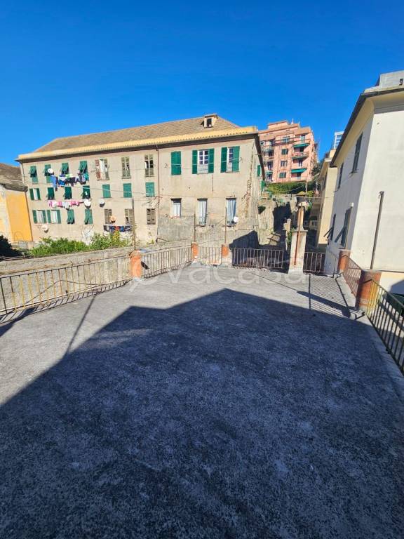 appartamento in vendita a Genova in zona Sestri Ponente