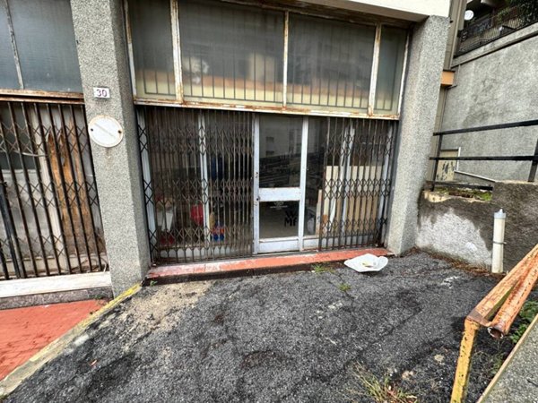 locale di sgombero in vendita a Genova in zona Molassana