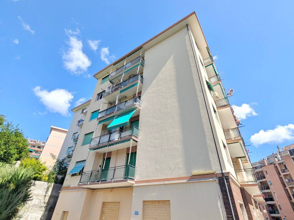 appartamento in vendita a Genova in zona Quezzi