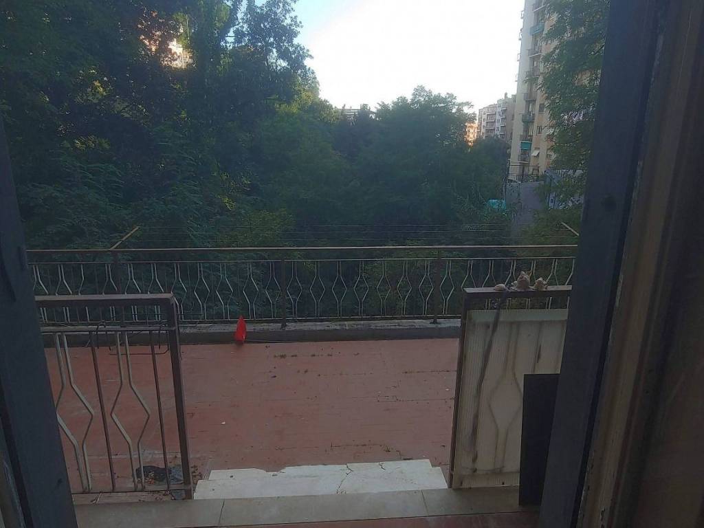 appartamento in vendita a Genova in zona Sestri Ponente