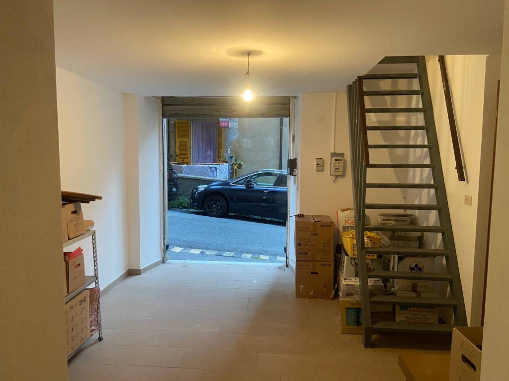 locale commerciale in vendita a Genova