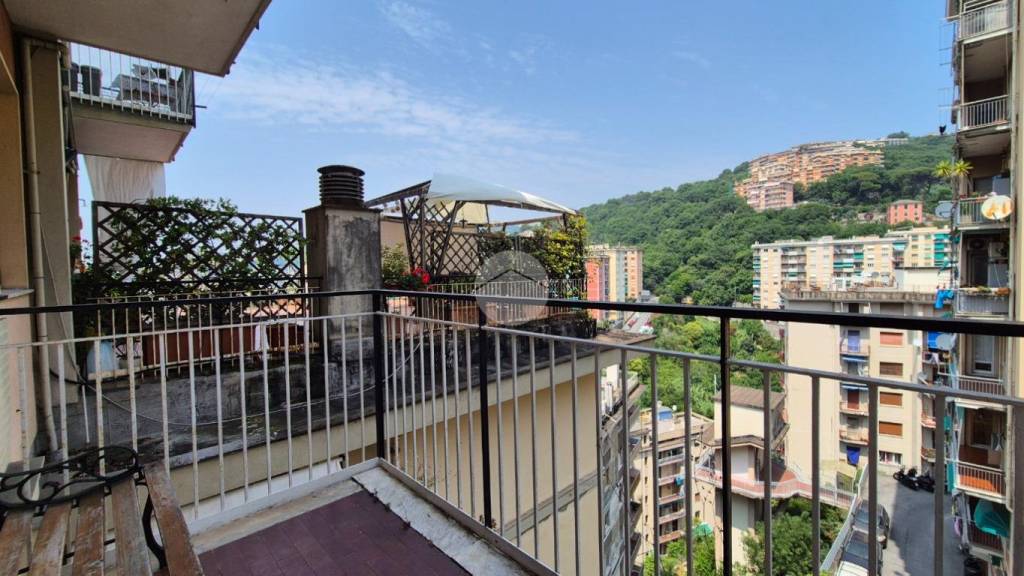 appartamento in vendita a Genova in zona Quezzi