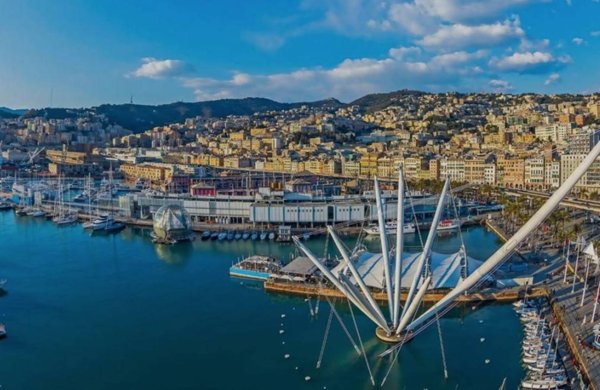 appartamento in vendita a Genova in zona Sottoripa / Maddalena / Molo