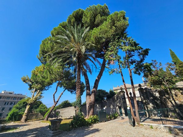 appartamento in vendita a Genova in zona Sestri Ponente