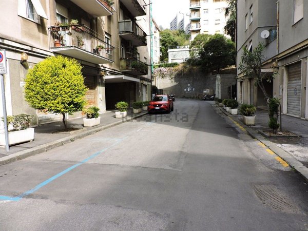 appartamento in vendita a Genova in zona Rivarolo