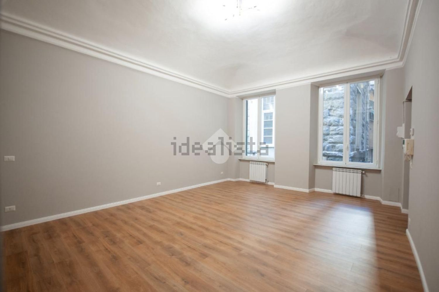 appartamento in vendita a Genova in zona Sottoripa / Maddalena / Molo