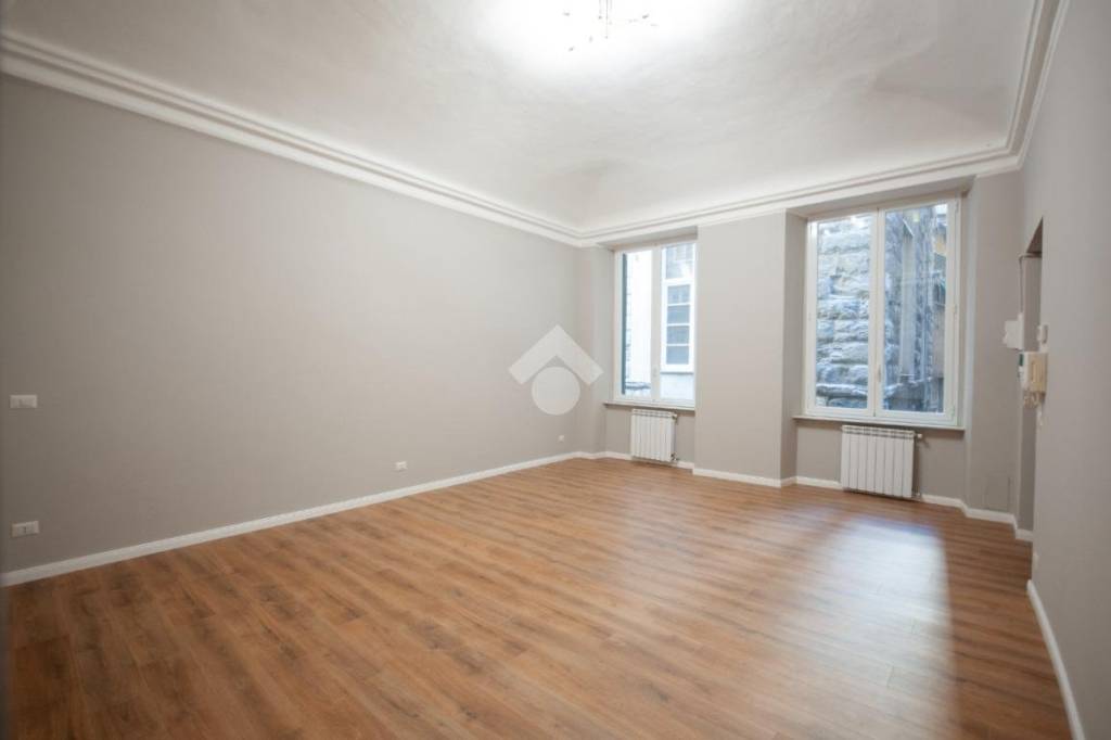 appartamento in vendita a Genova in zona Sottoripa / Maddalena / Molo