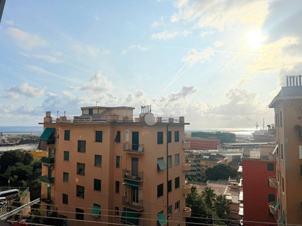 appartamento in vendita a Genova in zona Sestri Ponente