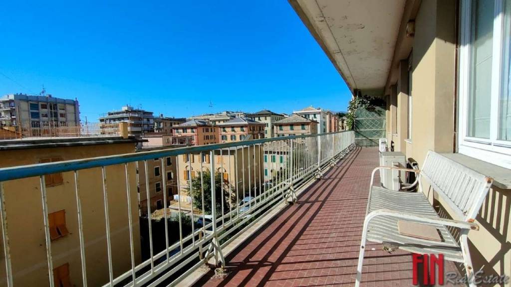 appartamento in vendita a Genova in zona Sestri Ponente