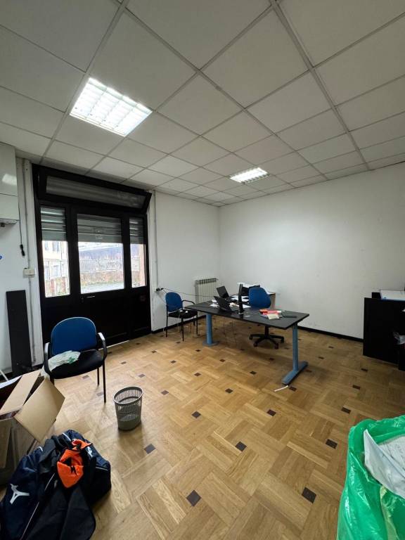 negozio in vendita a Genova in zona Certosa